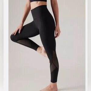 ATHLETA Salutation Stash High Rise Mesh 7/8 Tight size Medium